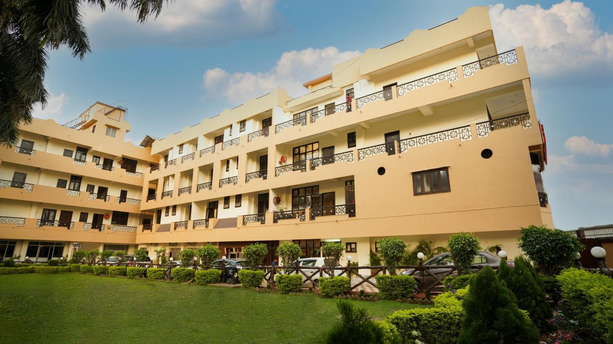 Hotel Neeraj Bhawan- Triveni Ghat Rishikesh Exterior photo